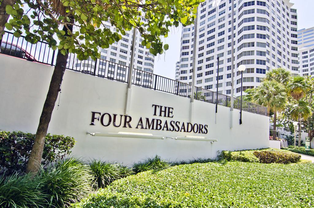 Four Ambassadors Apartments マイアミ エクステリア 写真